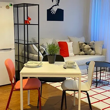 Cozy Red Bulldog Place In Apart-complex/pool Apartment