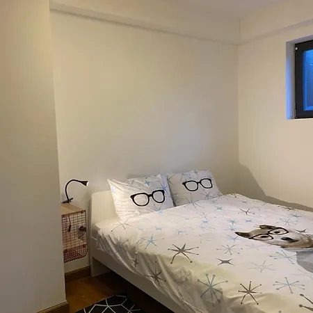 Cozy Red Bulldog Place In Apart-complex/pool Apartment Varna