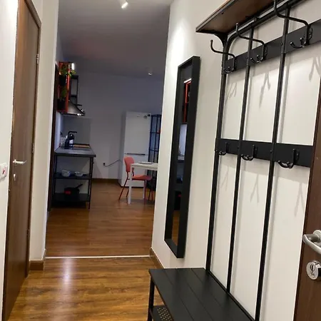 Cozy Red Bulldog Place In Apart-complex/pool Apartment *
