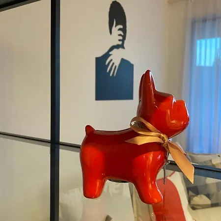 Cozy Red Bulldog Place In Apart-complex/pool Apartment *