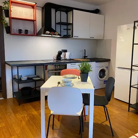 Apartment Cozy Red Bulldog Place In Apart-complex/pool Varna
